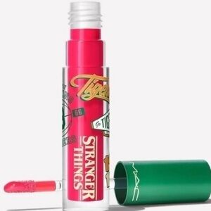 MAC x Stranger Things Lipstick Lipgloss - Excellent Erica